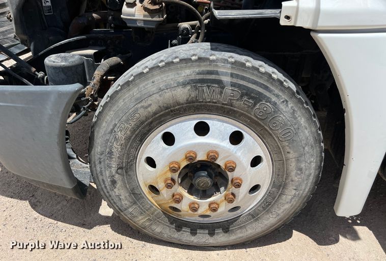 image for item DS3075 2010 Freightliner  Cascadia  semi truck