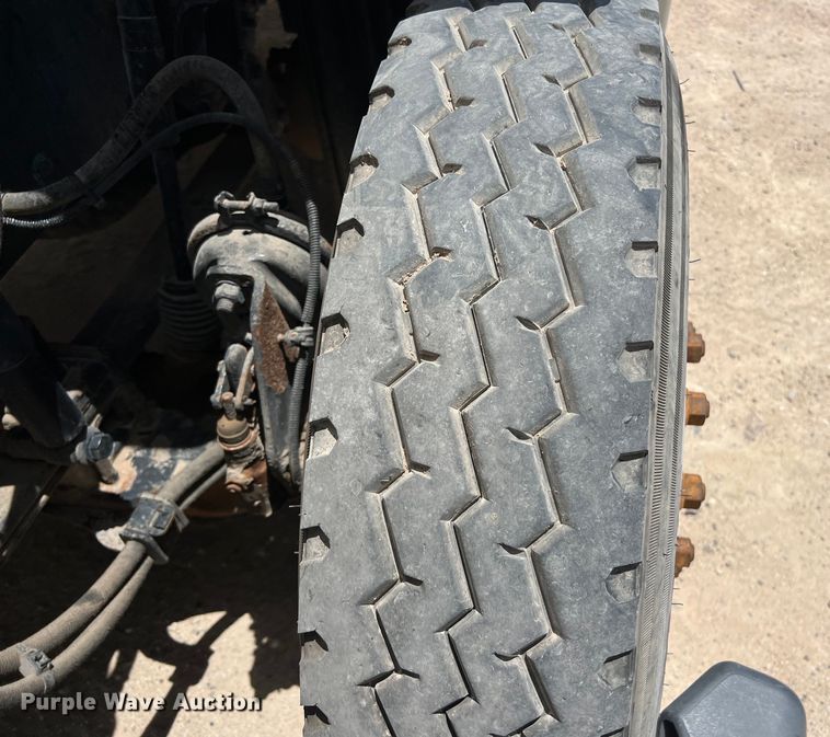 image for item DS3075 2010 Freightliner  Cascadia  semi truck