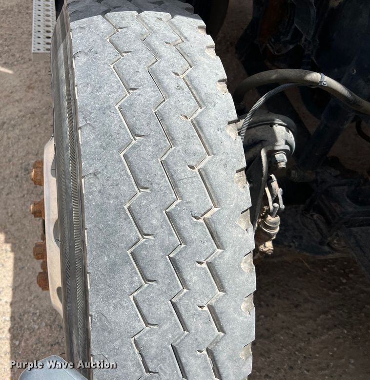 image for item DS3075 2010 Freightliner  Cascadia  semi truck