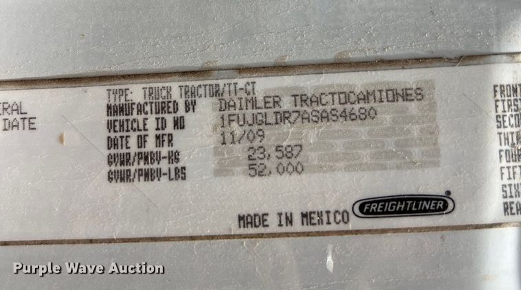 image for item DS3075 2010 Freightliner  Cascadia  semi truck