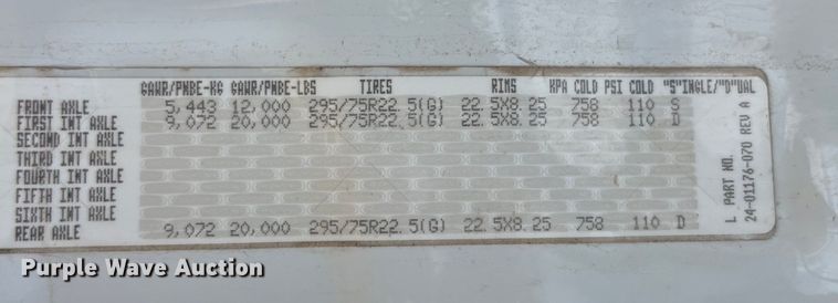 image for item DS3075 2010 Freightliner  Cascadia  semi truck