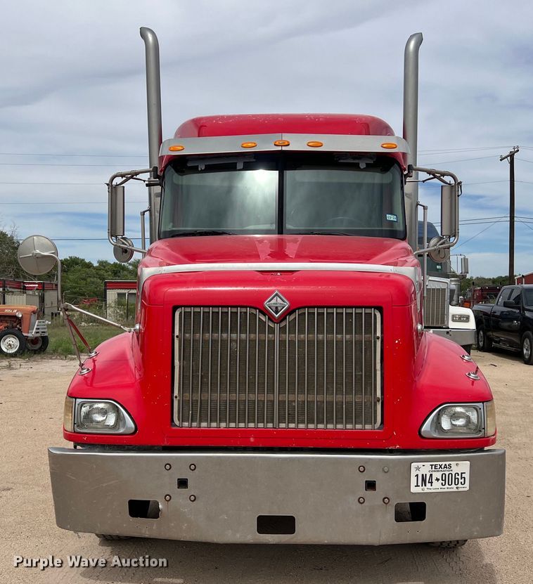 image for item DS3076 2007 International  9400i semi truck