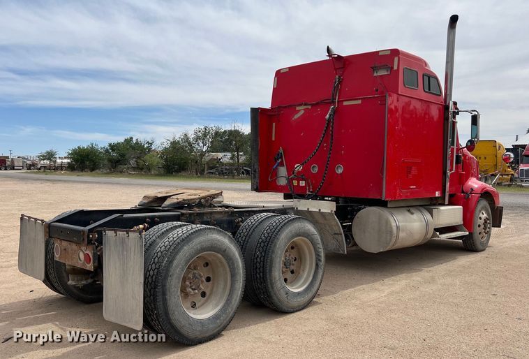 image for item DS3076 2007 International  9400i semi truck