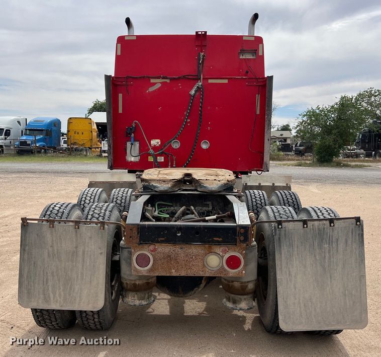 image for item DS3076 2007 International  9400i semi truck