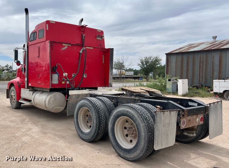 image for item DS3076 2007 International  9400i semi truck