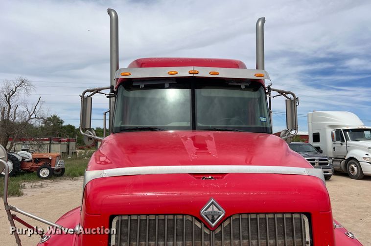 image for item DS3076 2007 International  9400i semi truck