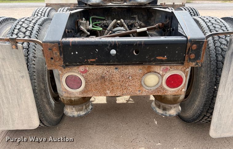 image for item DS3076 2007 International  9400i semi truck