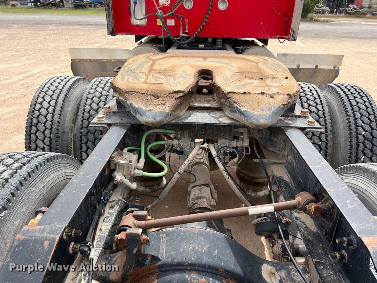 image for item DS3076 2007 International  9400i semi truck