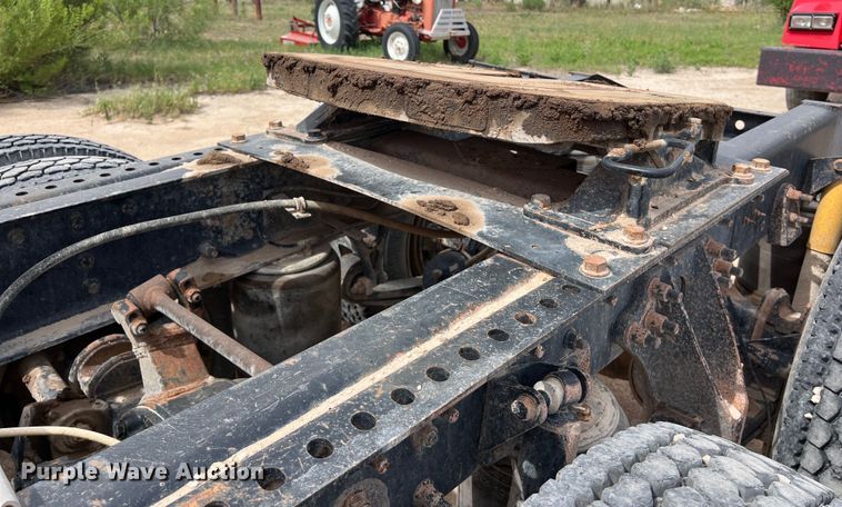 image for item DS3076 2007 International  9400i semi truck