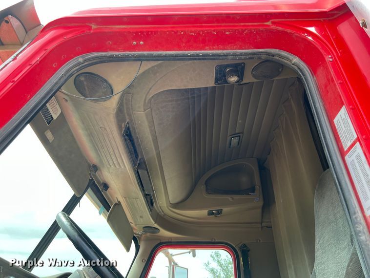 image for item DS3076 2007 International  9400i semi truck