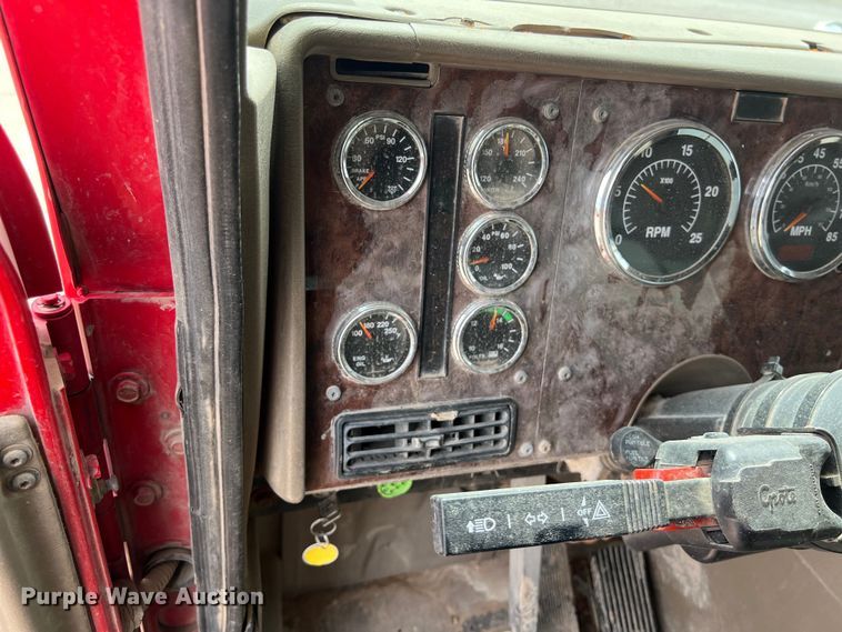 image for item DS3076 2007 International  9400i semi truck