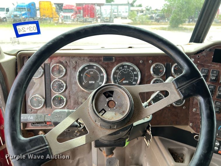 image for item DS3076 2007 International  9400i semi truck