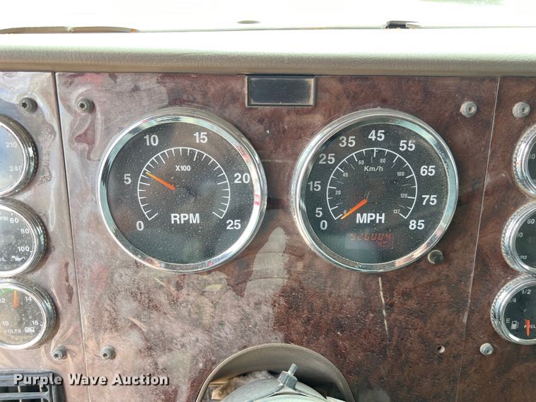 image for item DS3076 2007 International  9400i semi truck