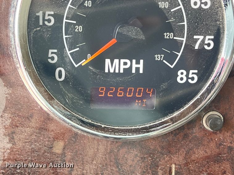 image for item DS3076 2007 International  9400i semi truck