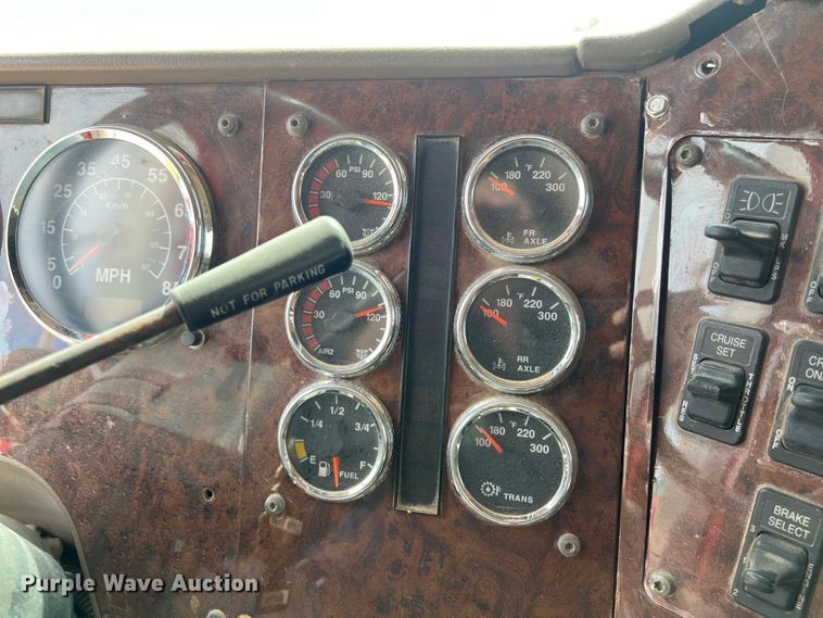 image for item DS3076 2007 International  9400i semi truck