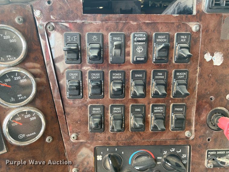 image for item DS3076 2007 International  9400i semi truck