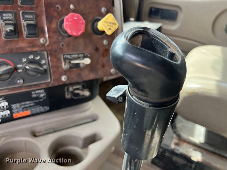 image for item DS3076 2007 International  9400i semi truck