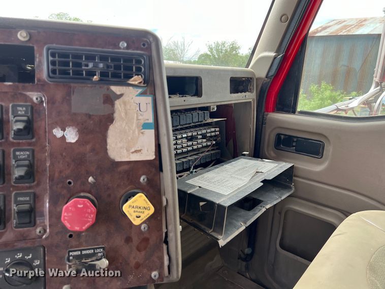 image for item DS3076 2007 International  9400i semi truck