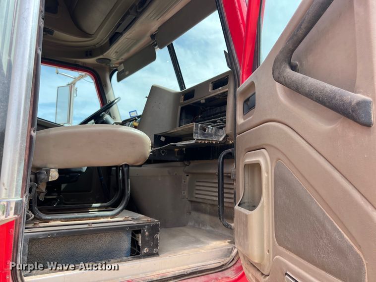 image for item DS3076 2007 International  9400i semi truck