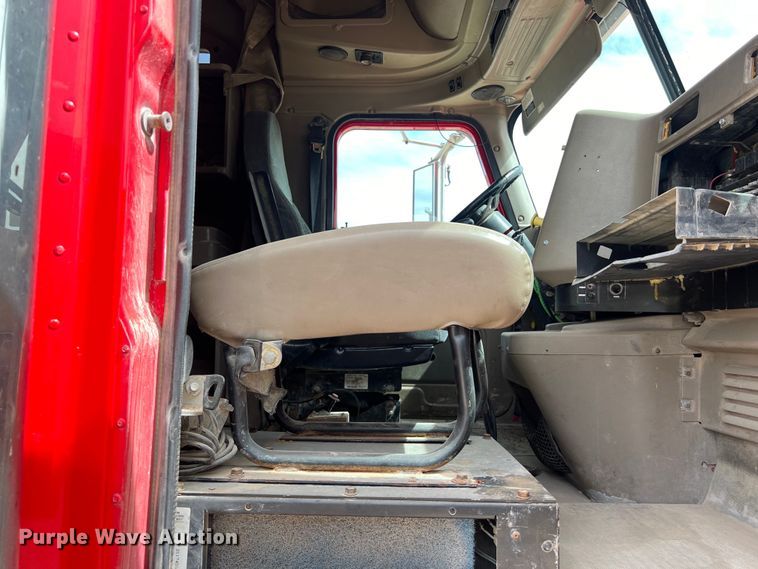 image for item DS3076 2007 International  9400i semi truck