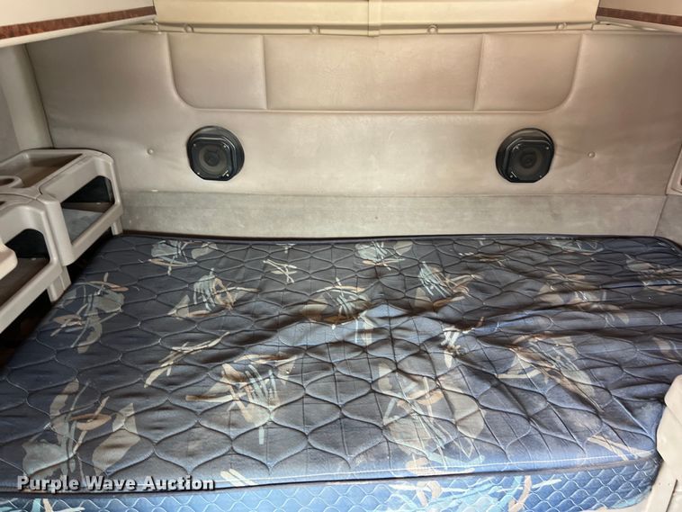 image for item DS3076 2007 International  9400i semi truck