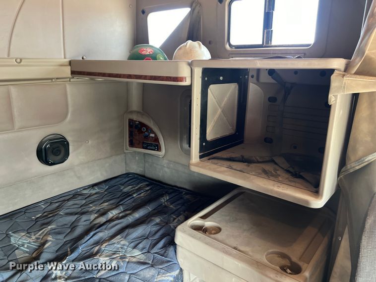 image for item DS3076 2007 International  9400i semi truck