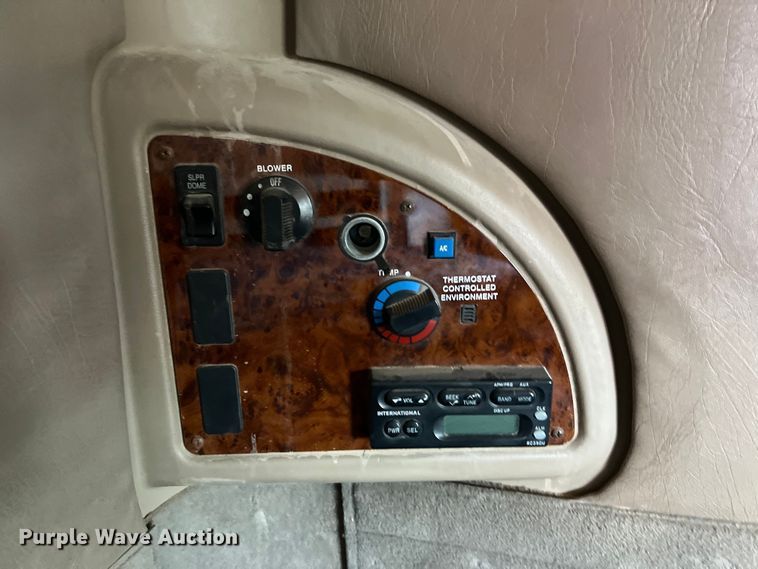 image for item DS3076 2007 International  9400i semi truck