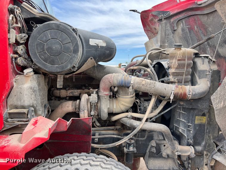 image for item DS3076 2007 International  9400i semi truck