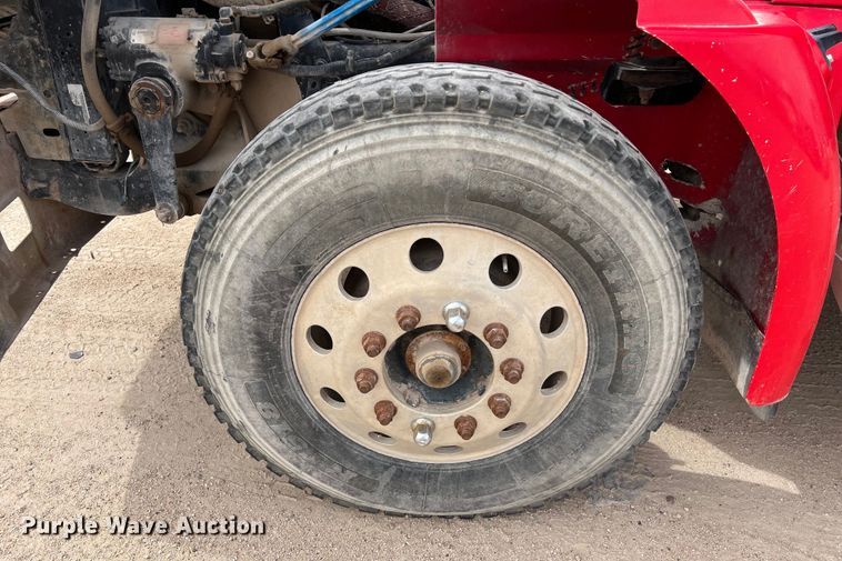 image for item DS3076 2007 International  9400i semi truck