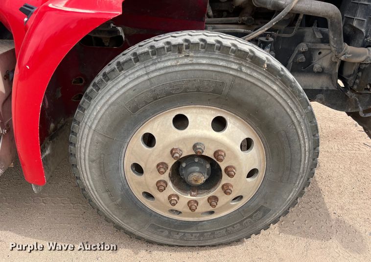 image for item DS3076 2007 International  9400i semi truck