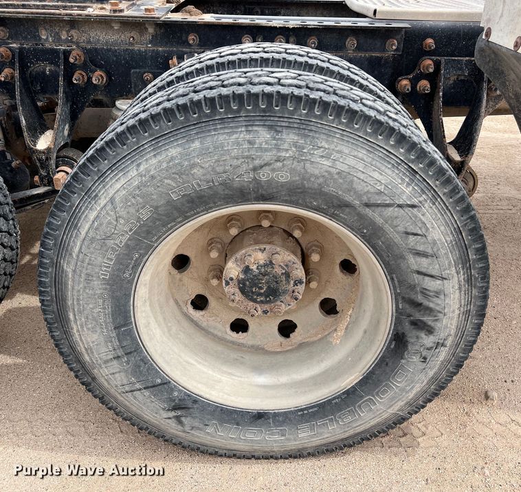 image for item DS3076 2007 International  9400i semi truck