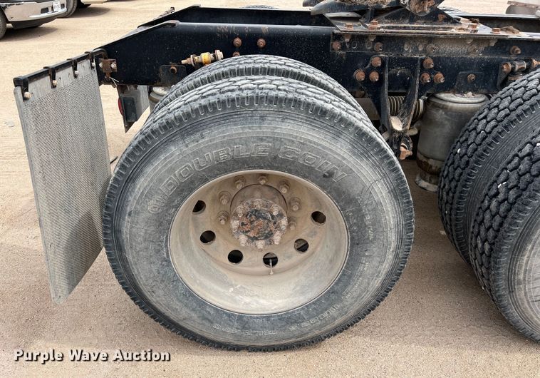 image for item DS3076 2007 International  9400i semi truck