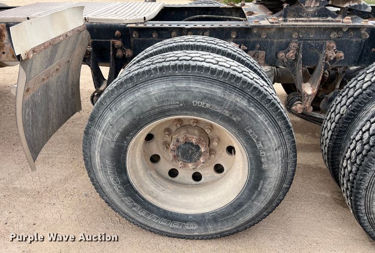 image for item DS3076 2007 International  9400i semi truck