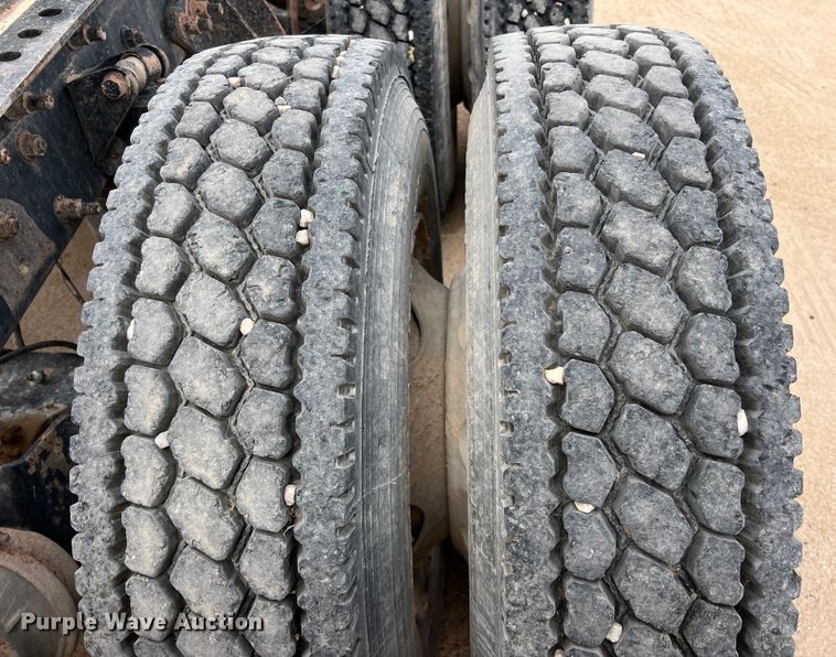 image for item DS3076 2007 International  9400i semi truck