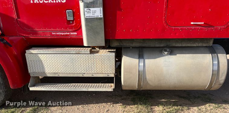 image for item DS3078 2007 International  9400i semi truck