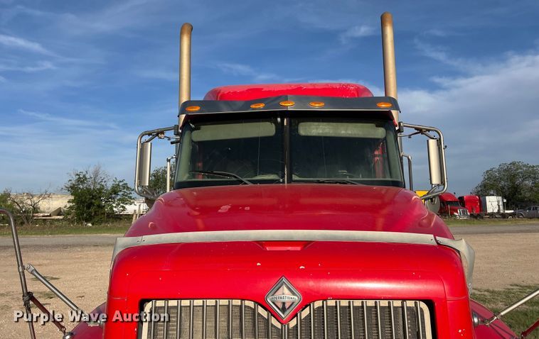 image for item DS3078 2007 International  9400i semi truck