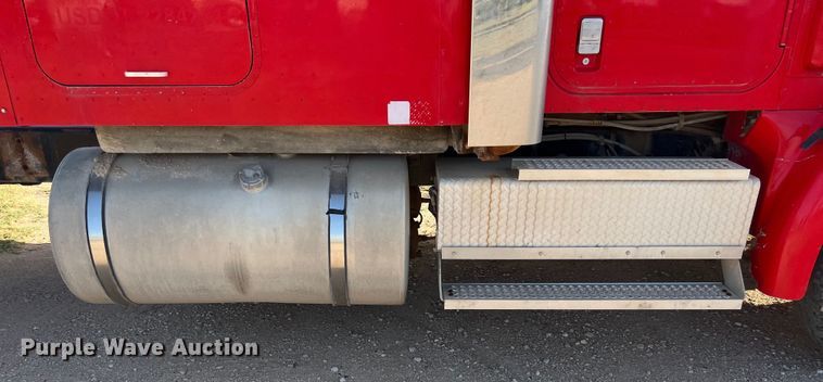 image for item DS3078 2007 International  9400i semi truck