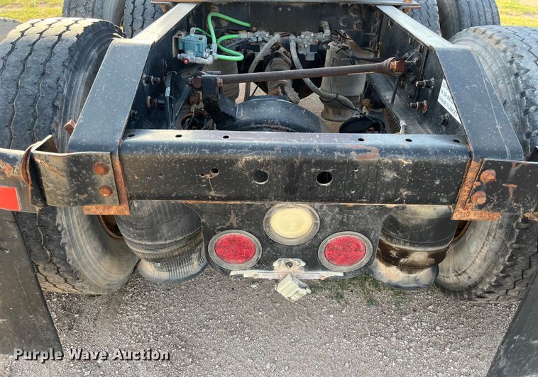 image for item DS3078 2007 International  9400i semi truck