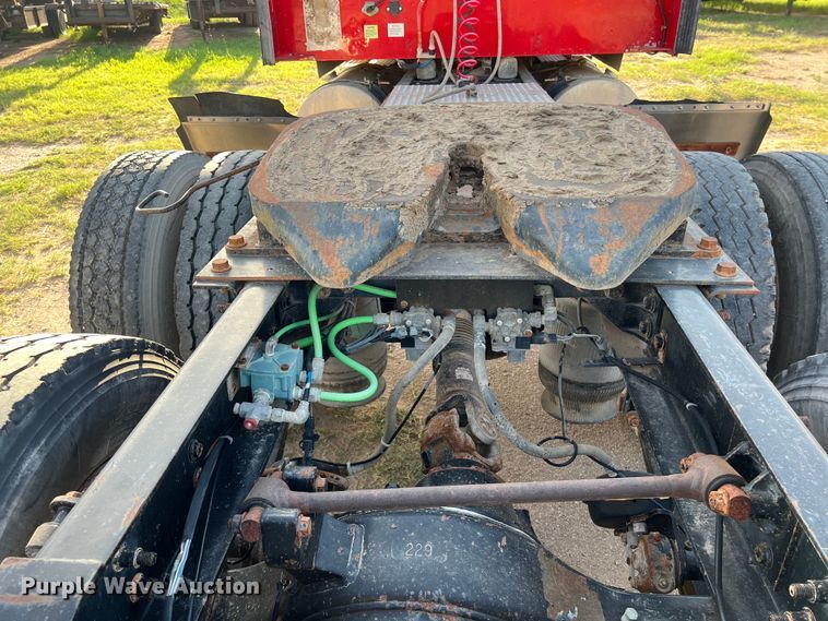 image for item DS3078 2007 International  9400i semi truck