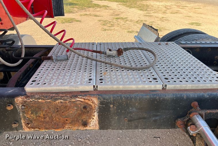 image for item DS3078 2007 International  9400i semi truck