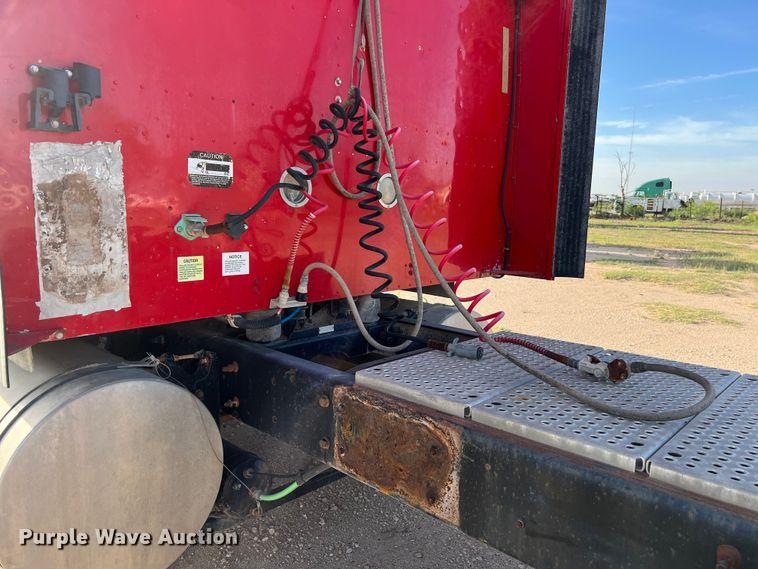 image for item DS3078 2007 International  9400i semi truck