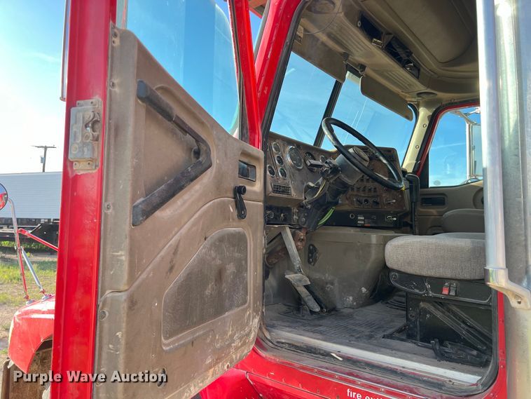 image for item DS3078 2007 International  9400i semi truck