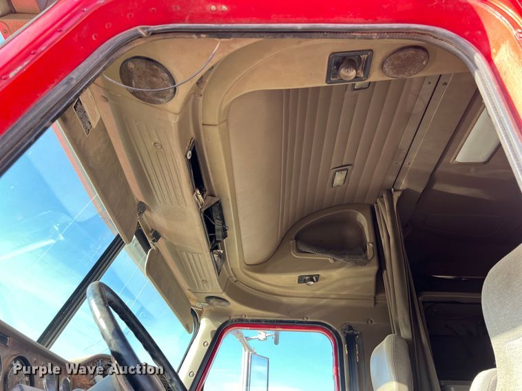 image for item DS3078 2007 International  9400i semi truck