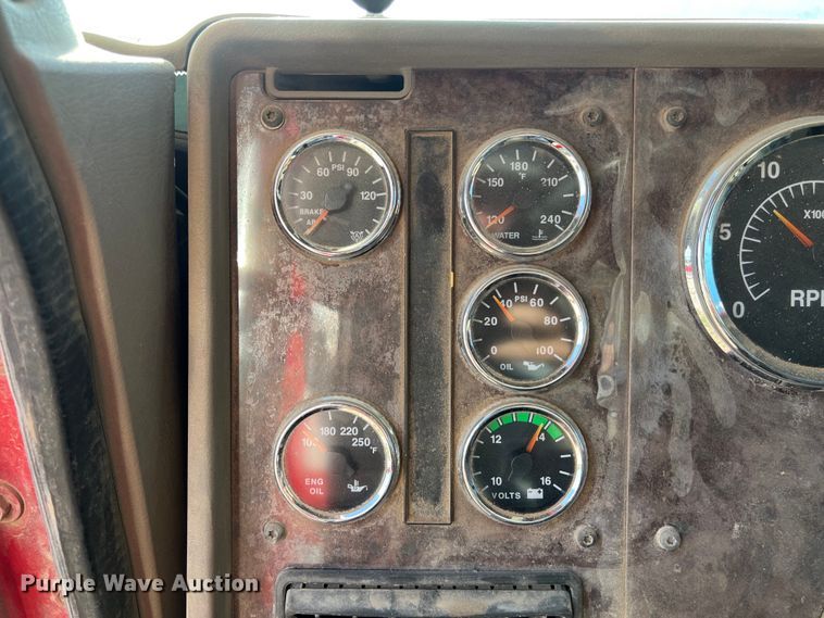 image for item DS3078 2007 International  9400i semi truck