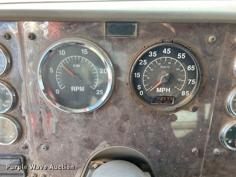 image for item DS3078 2007 International  9400i semi truck