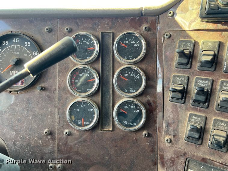 image for item DS3078 2007 International  9400i semi truck