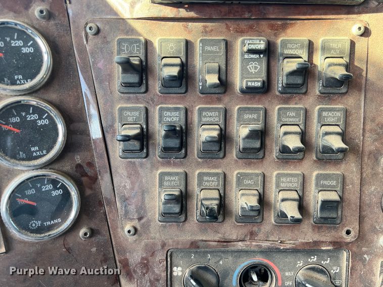 image for item DS3078 2007 International  9400i semi truck