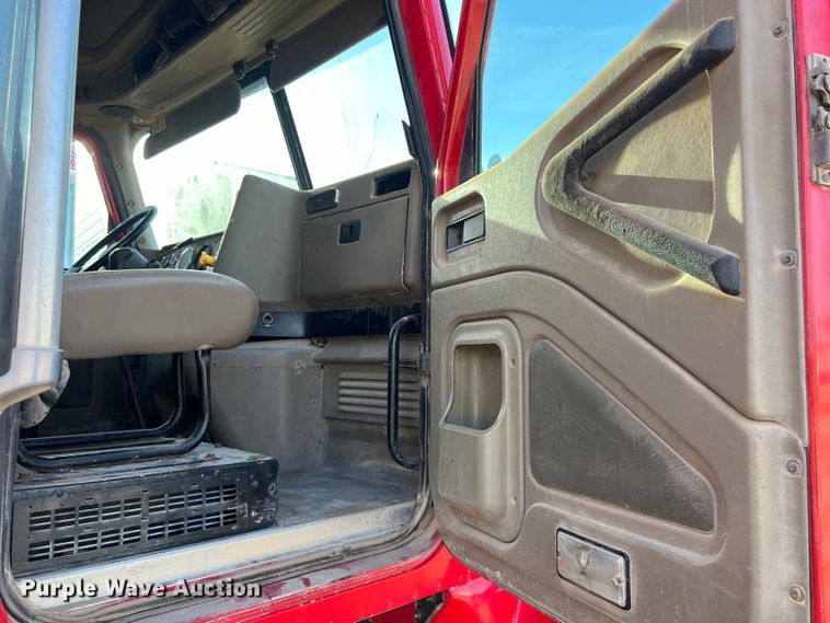 image for item DS3078 2007 International  9400i semi truck