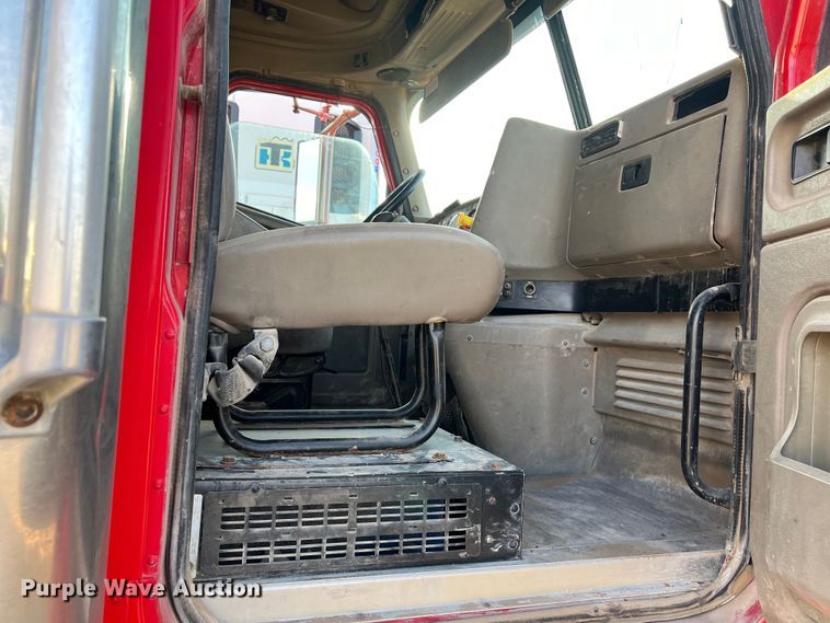 image for item DS3078 2007 International  9400i semi truck