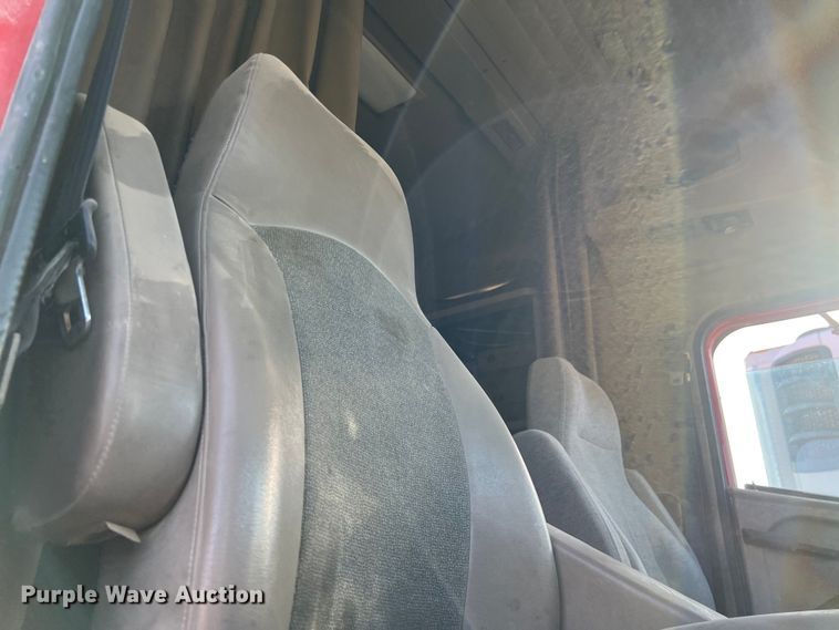 image for item DS3078 2007 International  9400i semi truck